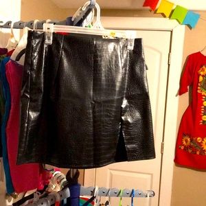Skirt color black